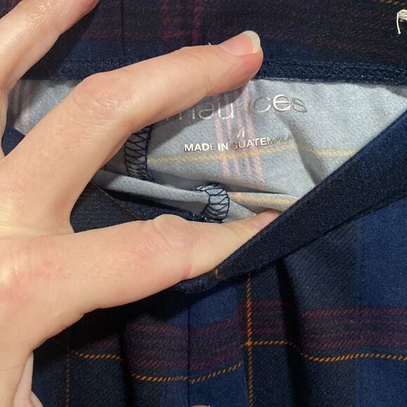 Maurices plaid ultra soft legging size medium - Picture 3 of 4
